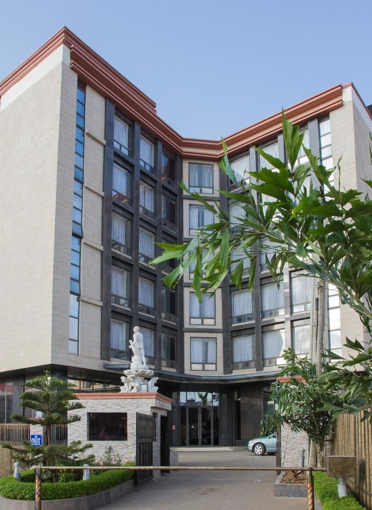 Golden Tulip Essential Lagos Airport Hotel Exterior photo